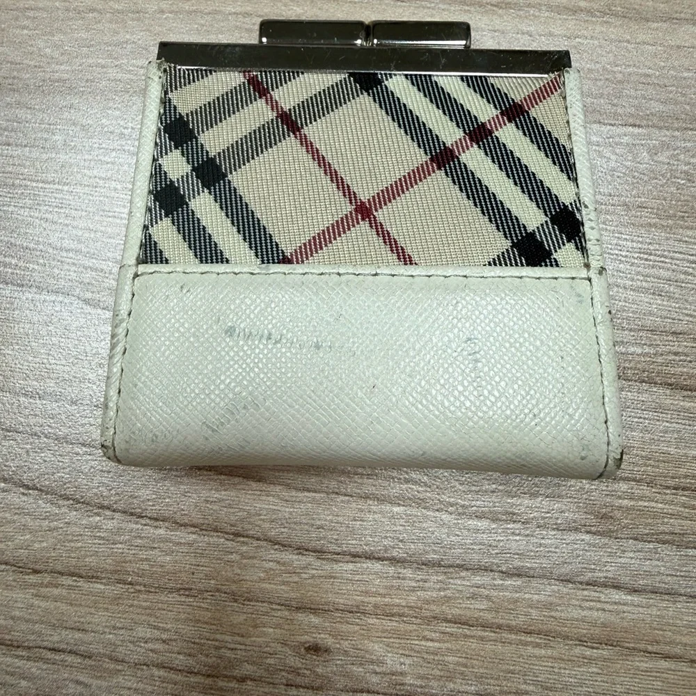 Burberry Kiss Lock Coin Pouch - Picture 2 of 7